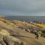 Ulko-Tammiossa rantakallio. Näkymä merelle.