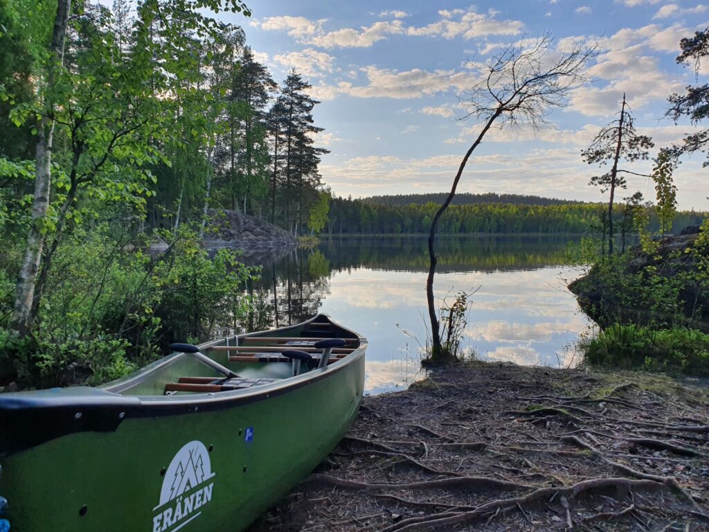 Canoe on the shore of the Lake Tervajärvi