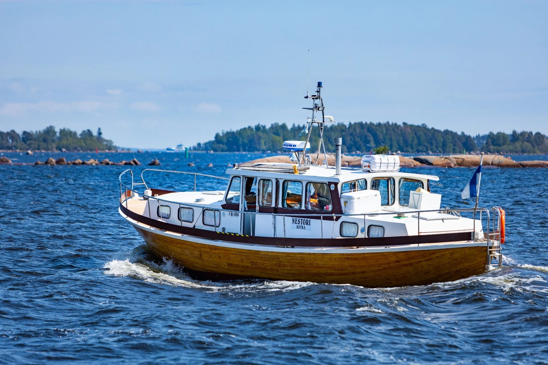 M/V Nestori seilaamassa itäisellä Suomenlahdella